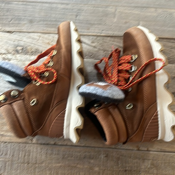 Sorel Kinetic Conquest Snow Hiking Boots W 5 UK 3 EUR 36, excellent condition - Picture 3 of 4